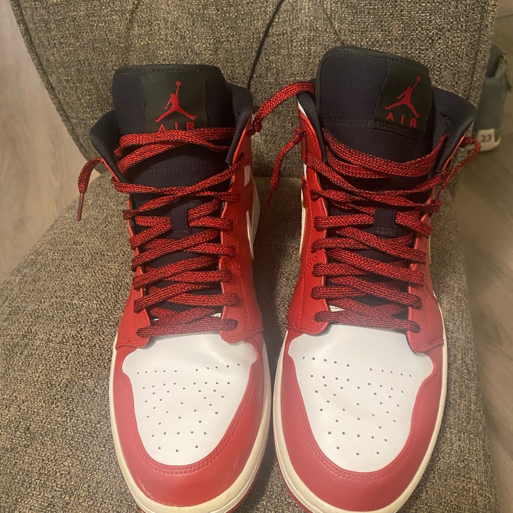 Used Jordan 1 mids size 13 men